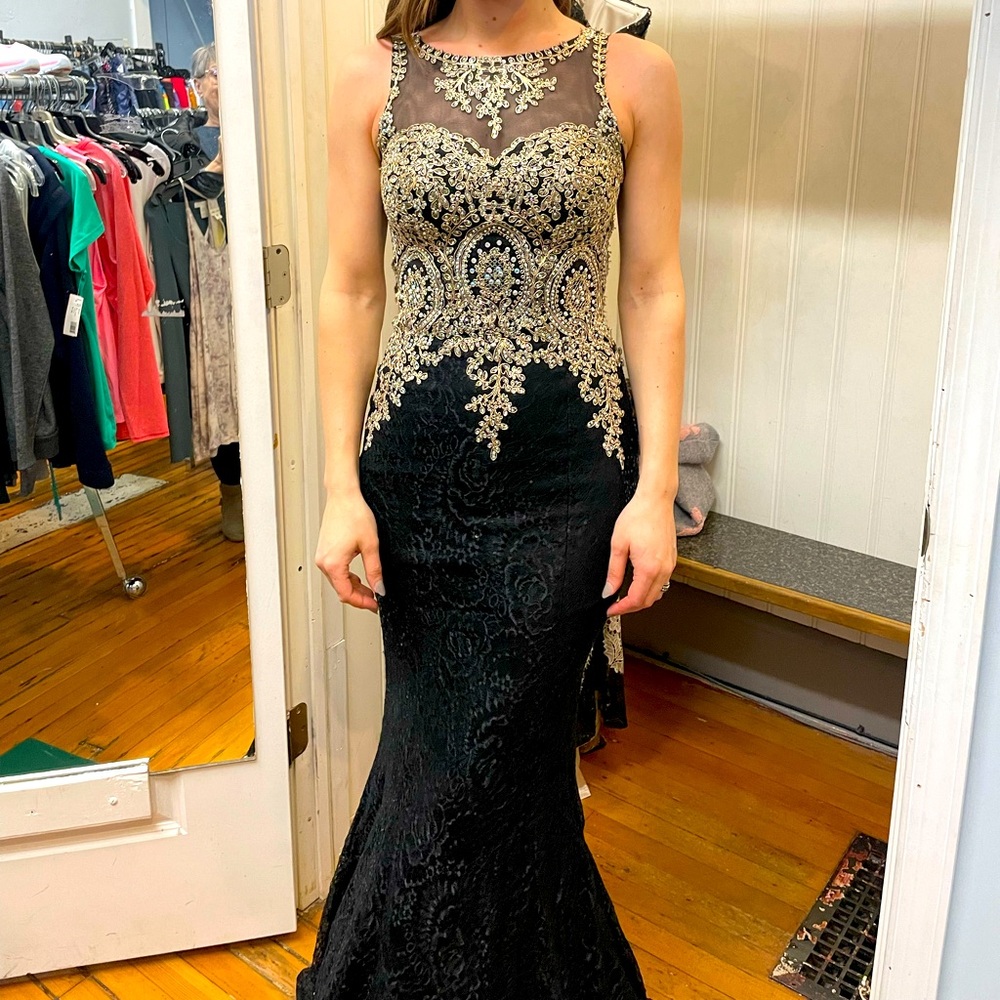Stunning 🌟 Black Lace Formal Dress!